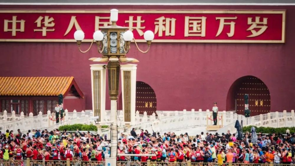 迪巴拉连续第三天参加合练 出战尤文可能性加大据意大利天空体育记者AngeloMangiante报道，迪巴拉首发出战尤文的可能性越来越大。